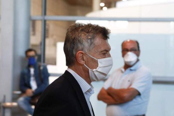 Macri debe aislarse por un contacto estrecho con un dirigente de JxC con coronavirus