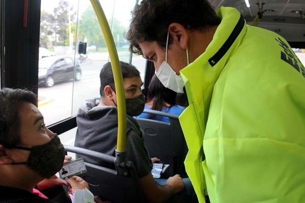 Controles en el transporte, comercios y gastronomía en las provincias