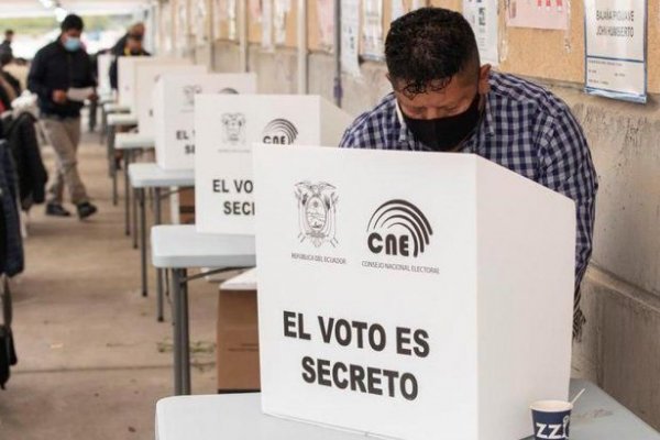 Ecuador elige a su próximo presidente entre Andrés Arauz y Guillermo Lasso