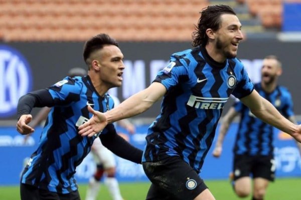 Inter acaricia el Scudetto, Cagliari, la segunda división