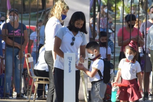 Los contagios se dan entre docentes que trabajan en varias escuelas