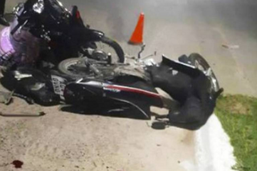 Murió una mujer tras fuerte choque entre dos motos