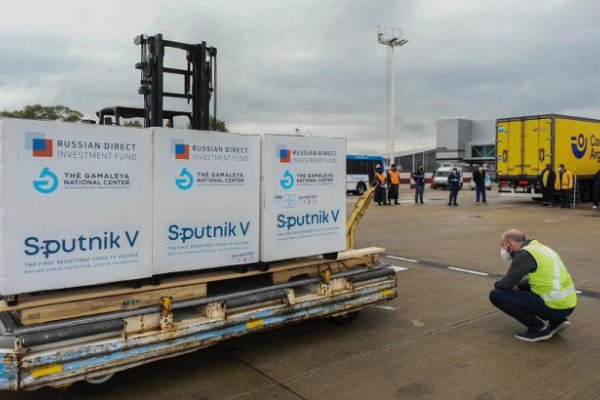 Parte un nuevo vuelo de Aerolíneas Argentinas a Moscú para buscar más Sputnik V