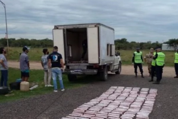 Pareja de Paso de la Patria detenida con más de 300 kilos de marihuana