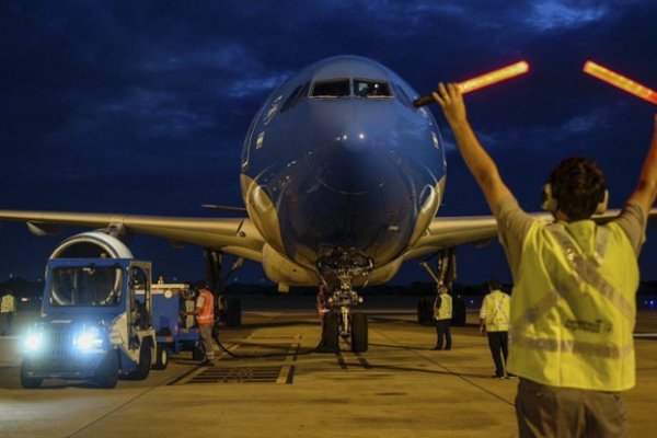 Partió a Moscú el vuelo número 12 de Aerolíneas para traer más vacunas