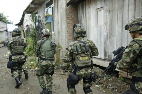 Colombia: 15 muertos en choques entre el ejército y guerrilleros