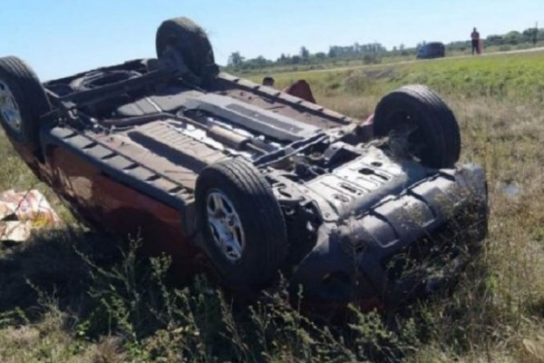 Una camioneta despistó y volcó en Ruta Nacional N° 119