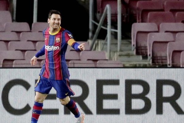 Barcelona goleó a Getafe con un doblete de Messi y sigue en la pelea