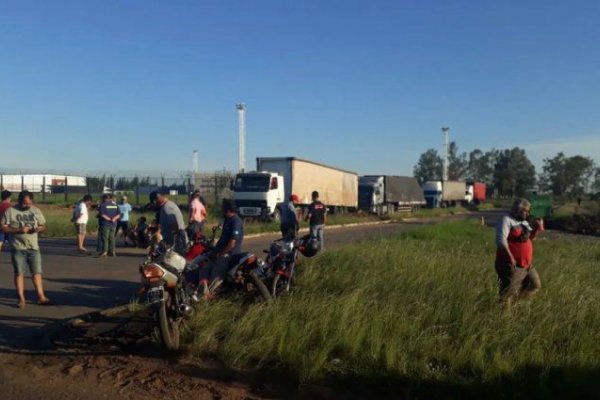 Tensión en la frontera: bloquean el cruce de camiones en Paso de los Libres