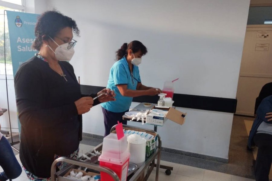 Más pedido de vacunación anticovid de trabajadores esenciales