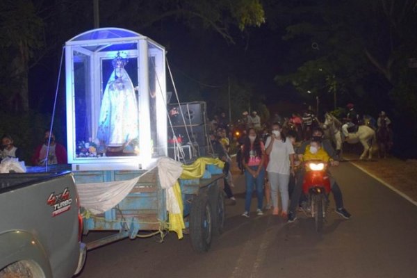 La Virgen de Itatí visitó a San Luis del Palmar y Santa Ana