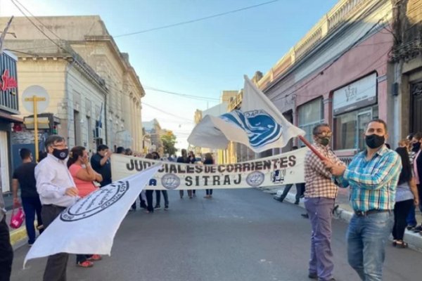 Trabajadores judiciales realizan una nueva vigilia por mejoras salariales