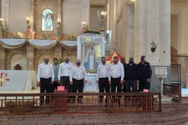 La imagen réplica de María de Itatí volvió al santuario