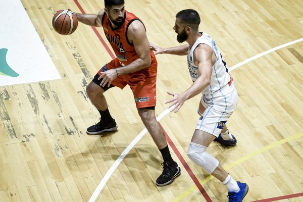 San Martín enfrenta a San Lorenzo en el inicio del cruce semifinalista