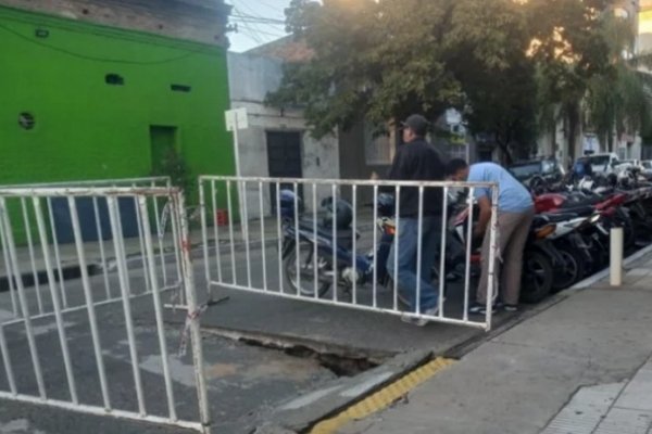 Se hundió el asfalto en calle San Martín