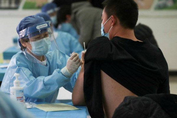 China analiza combinar sus vacunas contra el COVID-19 para potenciar su efectividad