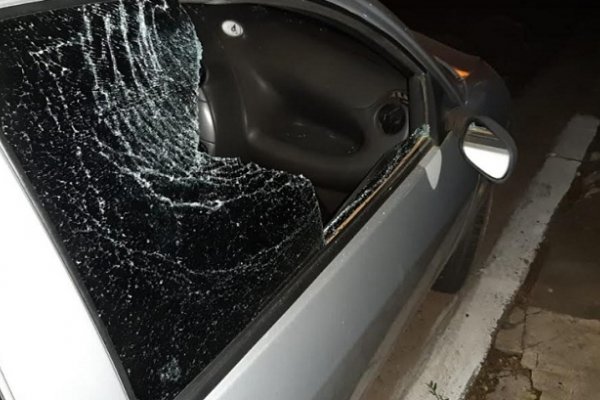 Demoraron a un joven que violentó un vehículo estacionado