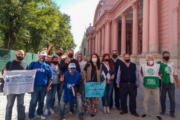 IOSCOR: Otra marcha frente a Casa de Gobierno
