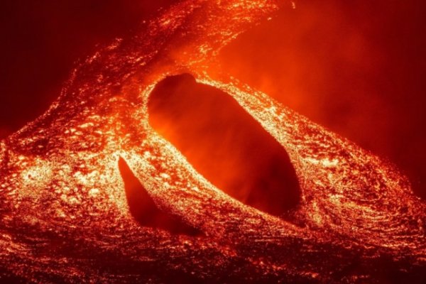 El volcán Pacaya expulsó un flujo de lava de 1.600 metros de largo