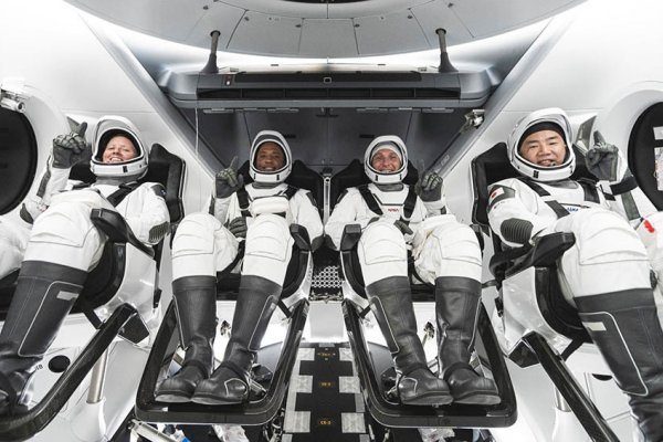 Regresó a la Tierra la nave de SpaceX con cuatro astronautas de la Estación Espacial