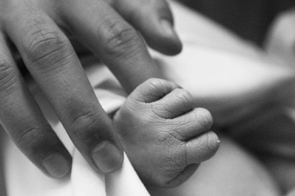 Impactante: Investigan la trágica muerte de una joven y su bebe de dos meses