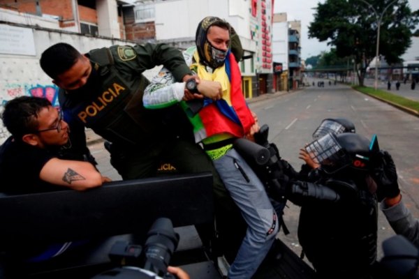 Al menos 19 muertos y 846 heridos en seis días de masivas protestas en Colombia