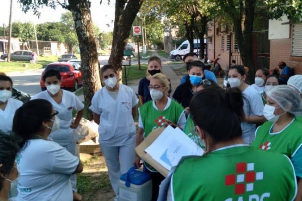 Vacunan casa por casa en los barrios Virgen de los Dolores y San Gerónimo