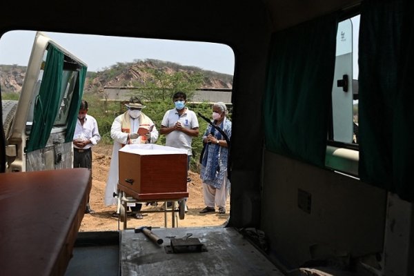 India reportó un récord de más de 4.000 muertos por coronavirus en 24 horas