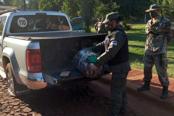 Hallan una camioneta abandonada con 341 kilos de marihuana