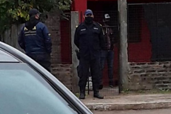 Hallaron objetos hurtados y armas no registradas en una vivienda