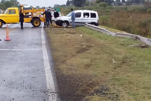 Despistó y volcó el Director del Hospital de Monte Caseros