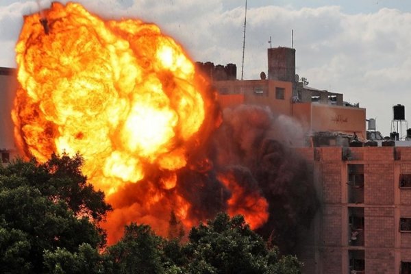 Israel intensifica su ofensiva en Gaza mientras enfrenta una ola de violencia interna