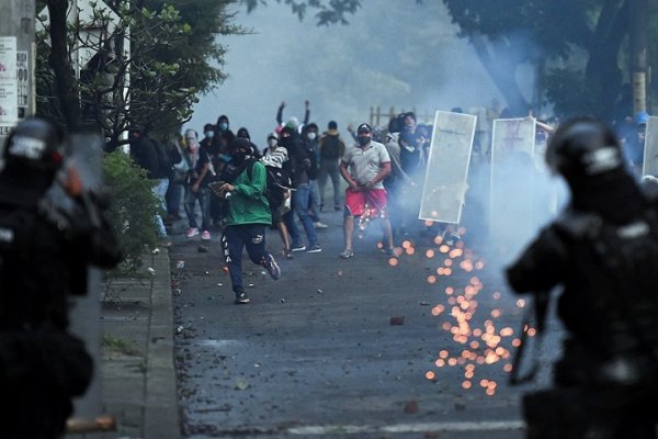 Crecen las protestas tras las denuncias de suicidio de una joven abusada por policías