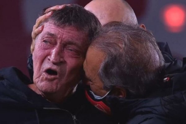 El desconsolado llanto y la dedicatoria al cielo de Falcioni tras el pase a la semifinal