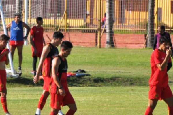 Más casos de covid-19 complican la preparación de Boca Unidos