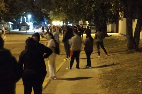 Segunda ola de Covid en Corrientes: Hisopados hasta de noche frente al ex Regimiento 9