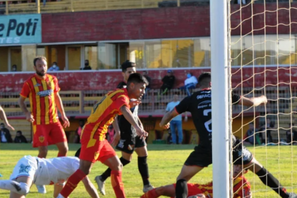 Un Boca Unidos remendado logró un agónico empate ante Sportivo