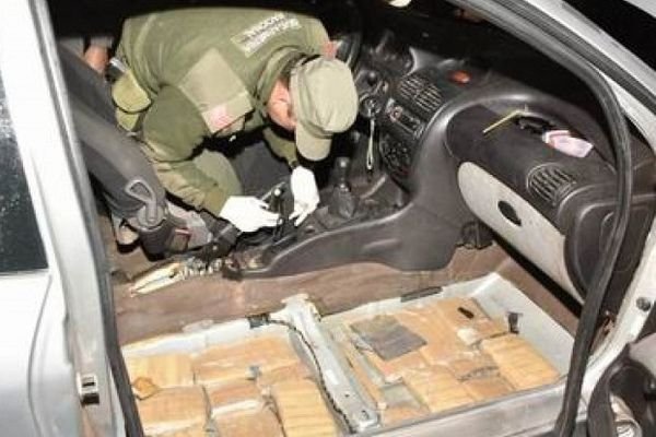 Dos detenidos con 14 kilos de droga en Villa Olivari