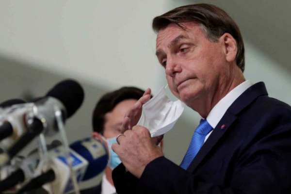 Miles de personas salieron a las calles para protestar contra Jair Bolsonaro