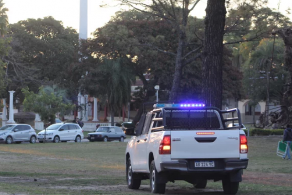 Prohibieron la permanencia en espacios públicos de Corrientes durante el día