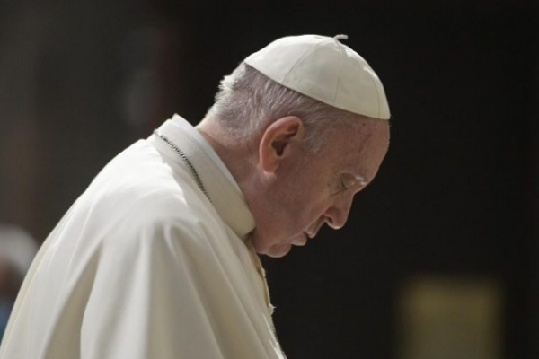 El papa Francisco fue operado con éxito de divertículos en el colon