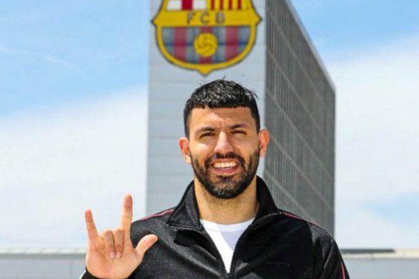 Barcelona hizo oficial la conferencia por el futuro del Kun Agüero