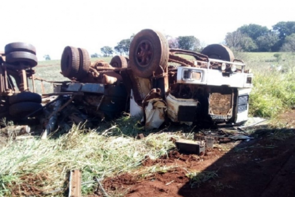 Camionero volcó a pocos kilómetros del límite con Misiones