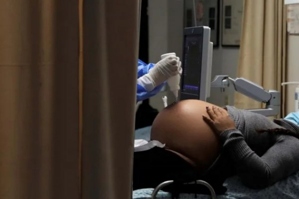 Una mujer de 33 años murió por coronavirus tras dar a luz en Santa Fe