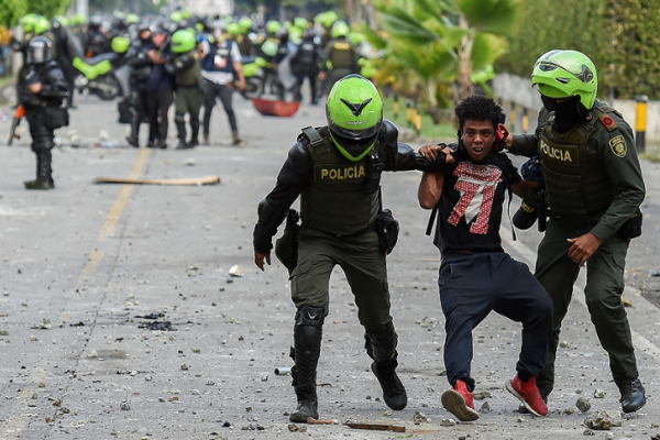 Nueva noche de violencia en Cali