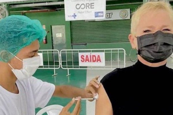 La emoción de Xuxa al recibir la vacuna contra el coronavirus