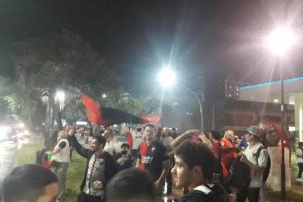 Advierten que los festejos de los hinchas de Colón acelerarán los casos por coronavirus