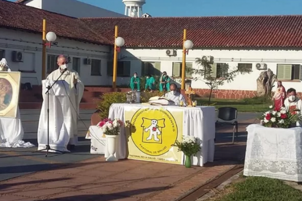 Misa en el hospital de campaña por los enfermos y personal de salud