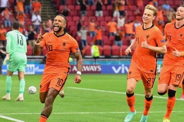 Países Bajos derrotó a Austria y se clasificó a octavos de final