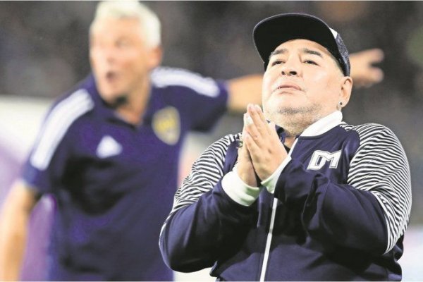 Muerte de Maradona: el coordinador de los enfermeros complicó a Agustina Cosachov